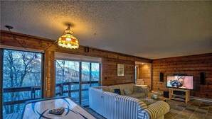 Living area - Heavenly Daze Chalet (Steamboat Springs)