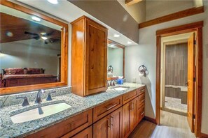 Bathroom - La Casa 10 (Steamboat Springs)