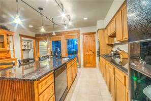 Stovetop, dishwasher, cookware/dishes/utensils, dining tables