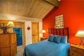 3 bedrooms, free wired Internet