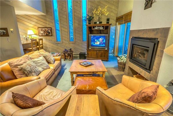 Flat-screen TV, fireplace, DVD player