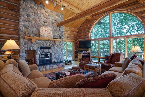 TV, fireplace - Links and Logs Chalet (Steamboat Springs)