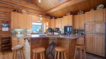 Stovetop, dishwasher, cookware/dishes/utensils, dining tables