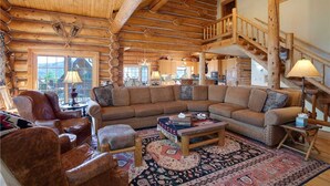 Living area - Links and Logs Chalet (Steamboat Springs)