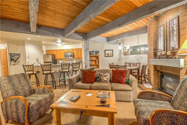 Flat-screen TV, fireplace - Lodge A 109 (Steamboat Springs)