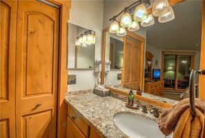 Shampoo - Lodge A 109 (Steamboat Springs)