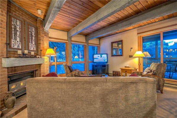 Flat-screen TV, fireplace