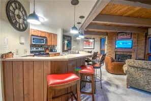 2 habitaciones y internet por cable gratis 