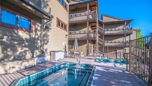 Bồn tắm spa ngoài trời