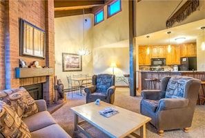 Flat-screen TV, fireplace, DVD player - Lodge C 303 (Steamboat Springs)