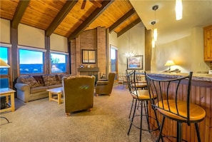 Flat-screen TV, fireplace, DVD player - Lodge C 303 (Steamboat Springs)