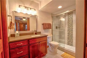 Bathroom - Lodge D 101 (Steamboat Springs)