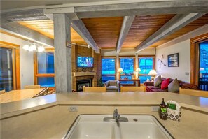 TV, fireplace - Lodge D 101 (Steamboat Springs)