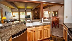 Dishwasher, dining table - Lodge E 103 (Steamboat Springs)