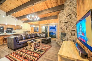 Flat-screen TV, fireplace - Phoenix 126 (Steamboat Springs)