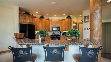 Fridge, stovetop, dishwasher, cookware/dishes/utensils