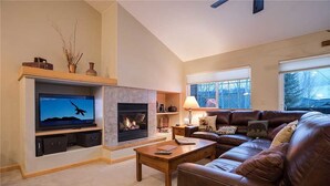 Flat-screen TV, fireplace - Quail Run 3393 (Steamboat Springs)