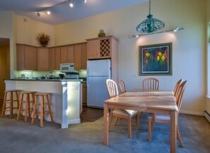 In-room dining - Mustang Run 4A (Steamboat Springs)