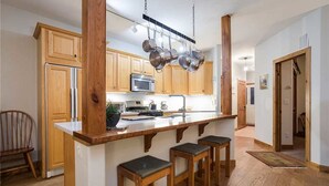 Dishwasher, kitchen islands