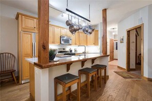 Astianpesukone, keittiösaareke