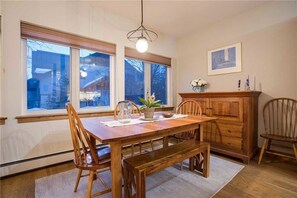 In-room dining - Mustang Run 1D (Steamboat Springs)