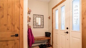 3 bedrooms, desk