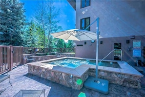 Outdoor pool - Ptarmigan House 28 (Steamboat Springs)