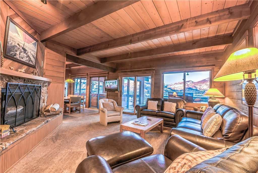 Flat-screen TV, fireplace