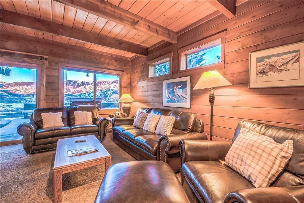 Flat-screen TV, fireplace