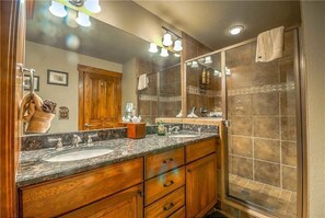 Bathroom - Moraine 1588 (Steamboat Springs)