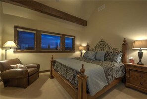 6 bedrooms, free wired Internet