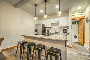 Stovetop, dishwasher, cookware/dishes/utensils, dining tables