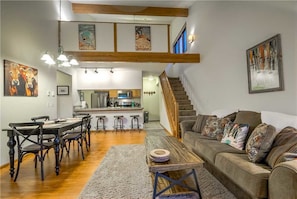 Flat-screen TV, fireplace - Pines E302 (Steamboat Springs)