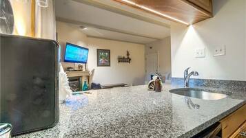 Stovetop, dishwasher, cookware/dishes/utensils, dining tables