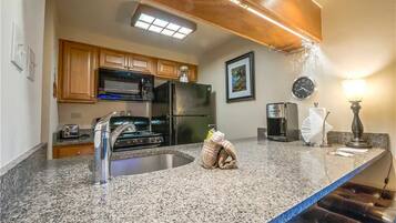 Stovetop, dishwasher, cookware/dishes/utensils, dining tables