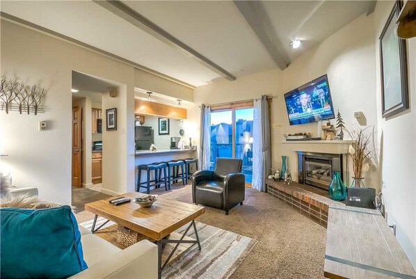 Flat-screen TV, fireplace - Rockies 2428 (Steamboat Springs)