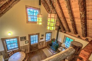 In-room dining - Perry Mansfield Woodshack Cabin (Steamboat Springs)