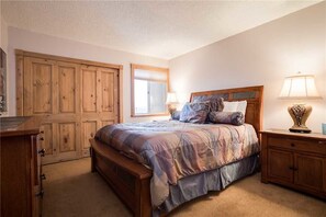 4 عدّة غرف نوم وإنترنت سلكي مجاني