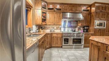 Stovetop, dishwasher, cookware/dishes/utensils