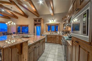 موقد طهي مسطح، غسالة أطباق، مستلزمات طهي/أطباق/أوعية