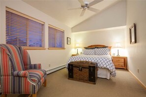 3 bedrooms, free wired Internet