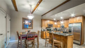 Stovetop, dishwasher, cookware/dishes/utensils, dining table - Rockies 2423 (Steamboat Springs)