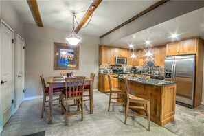 Stovetop, dishwasher, cookware/dishes/utensils, dining tables