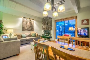 2 bedrooms, free wired Internet - Storm Meadows C 320 (Steamboat Springs)