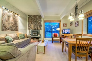 TV, fireplace - Storm Meadows C 320 (Steamboat Springs)