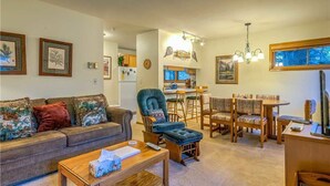 Living area - Pines E101 (Steamboat Springs)