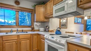 Private kitchen - Pines E101 (Steamboat Springs)