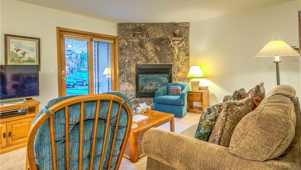 Living area - Pines E101 (Steamboat Springs)
