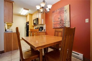 In-room dining - Ski Inn 325 (Steamboat Springs)