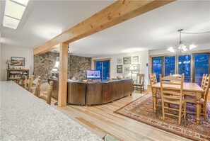 Flat-screen TV, fireplace